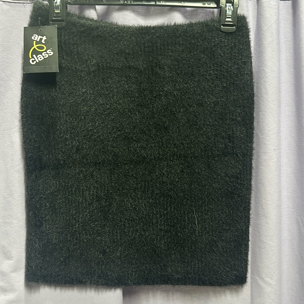 New with tag girls XL size 14 black soft fuzzy pull on skirt